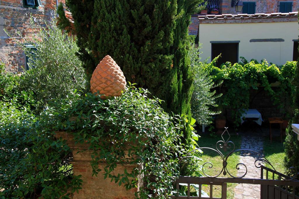 Antica Casa "Le Rondini" Bed & Breakfast Borgo a Buggiano Eksteriør bilde