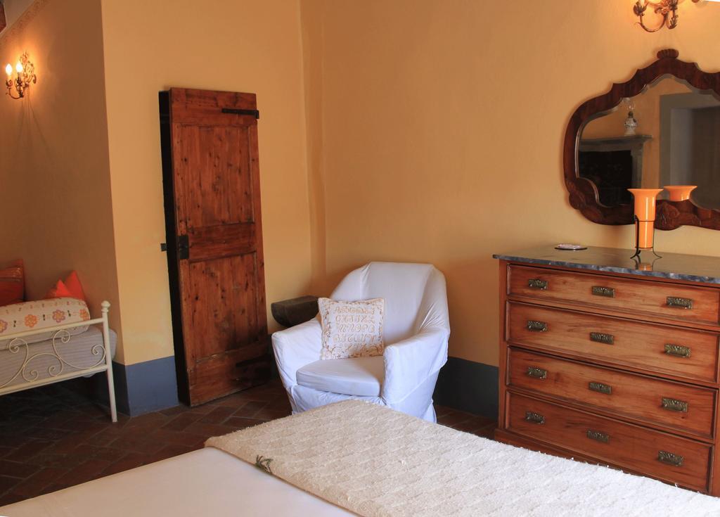 Antica Casa "Le Rondini" Bed & Breakfast Borgo a Buggiano Eksteriør bilde