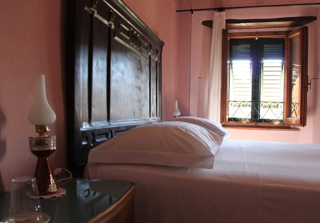Antica Casa "Le Rondini" Bed & Breakfast Borgo a Buggiano Eksteriør bilde