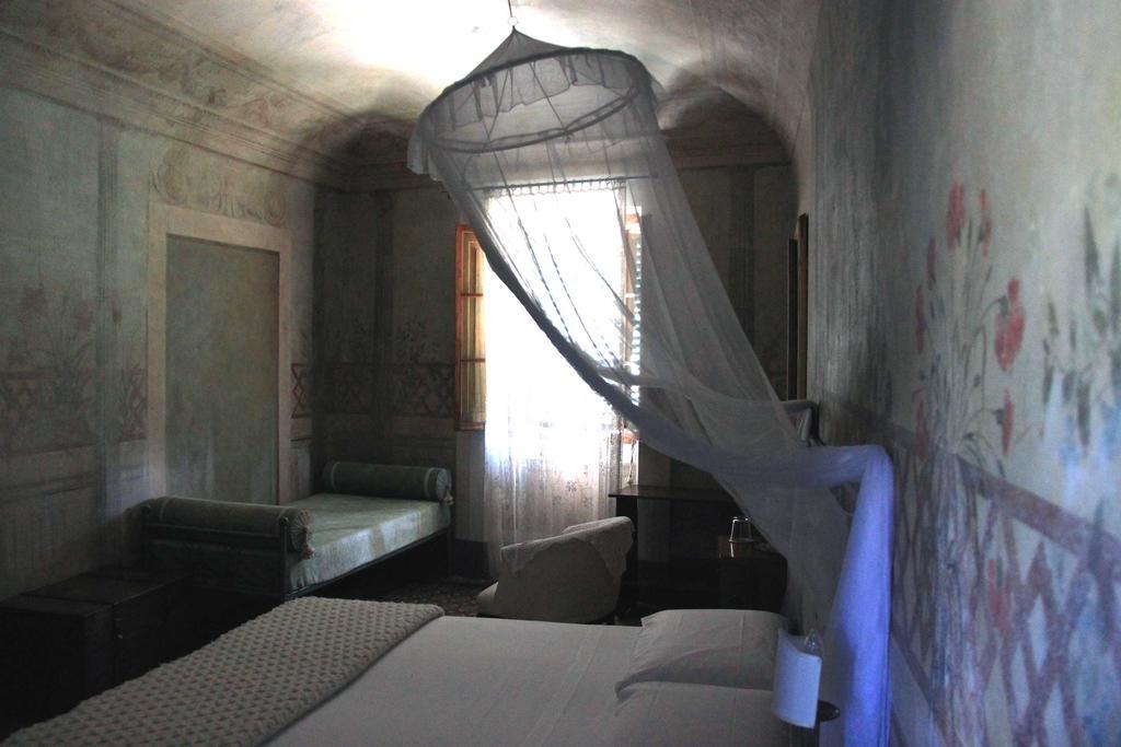Antica Casa "Le Rondini" Bed & Breakfast Borgo a Buggiano Eksteriør bilde