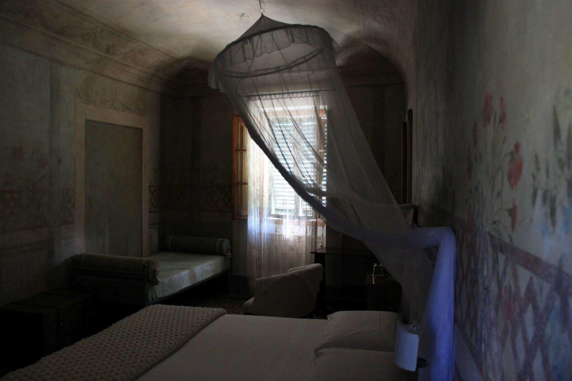 Antica Casa "Le Rondini" Bed & Breakfast Borgo a Buggiano Eksteriør bilde