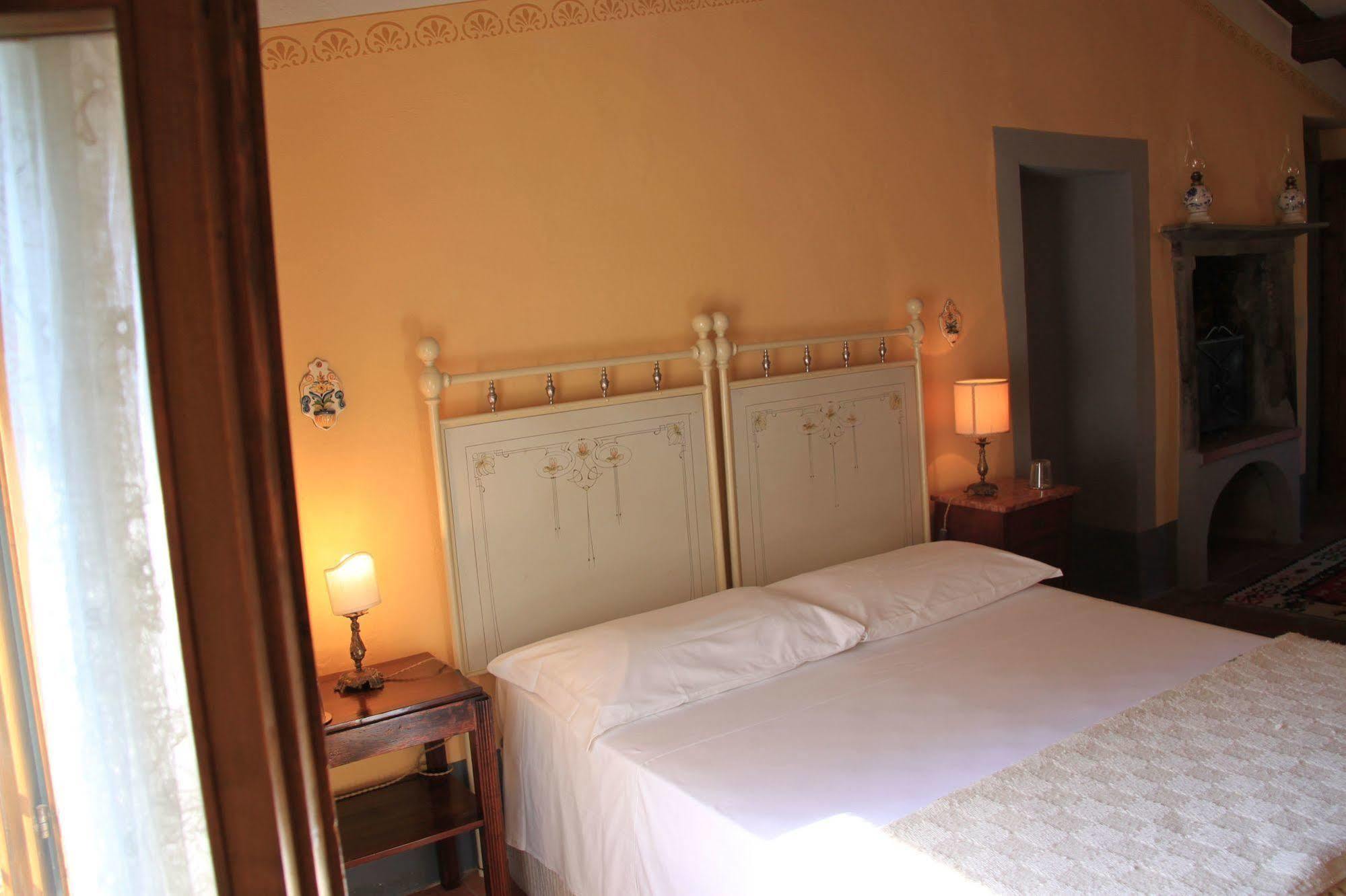 Antica Casa "Le Rondini" Bed & Breakfast Borgo a Buggiano Eksteriør bilde